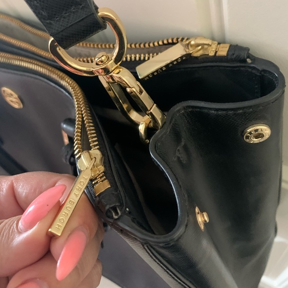 Tory Burch Robinson Tote - Picture 8 of 12